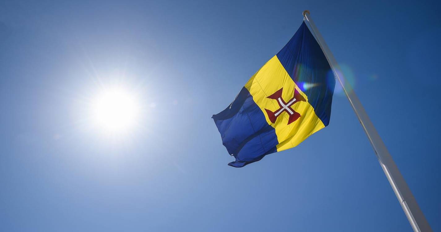 Cargueiro apresado no Estreito de Ormuz está registado na Madeira