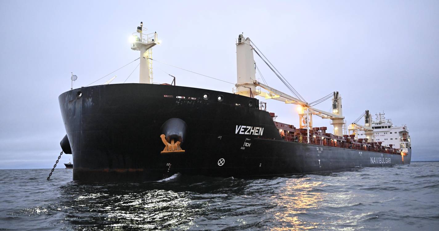 Suécia apreende navio suspeito de sabotar cabo submarino no Báltico