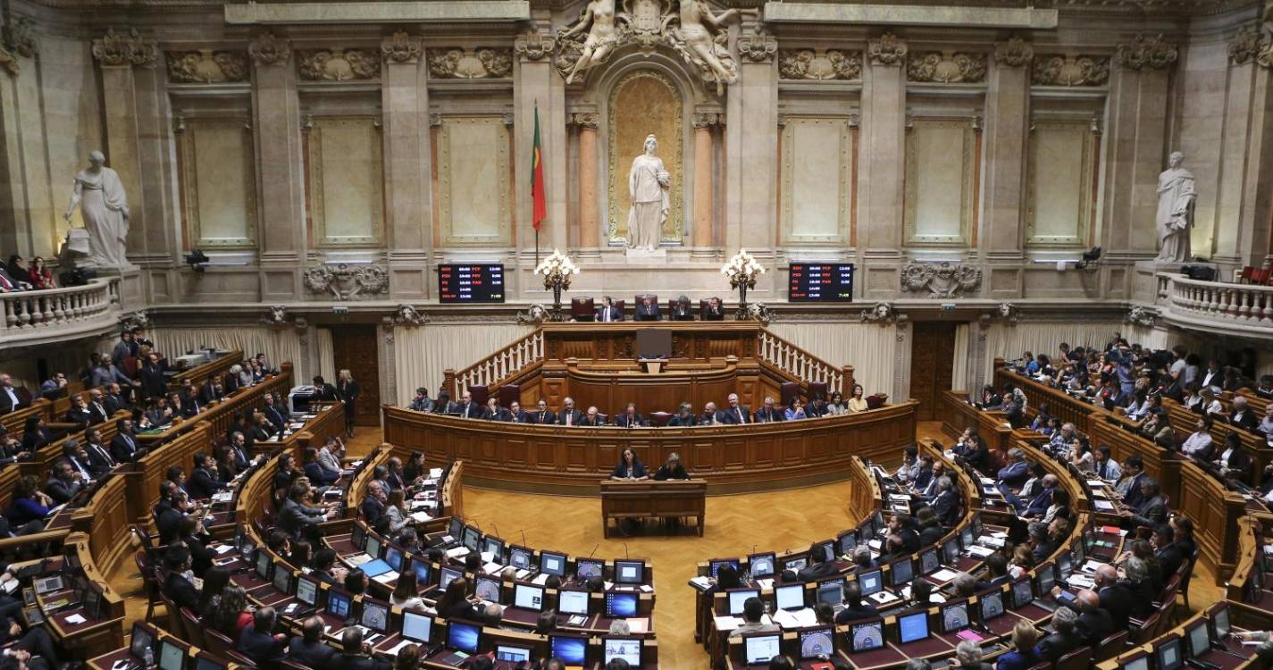 Parlamento aprova proposta para comemorar 25 de novembro todos os anos
