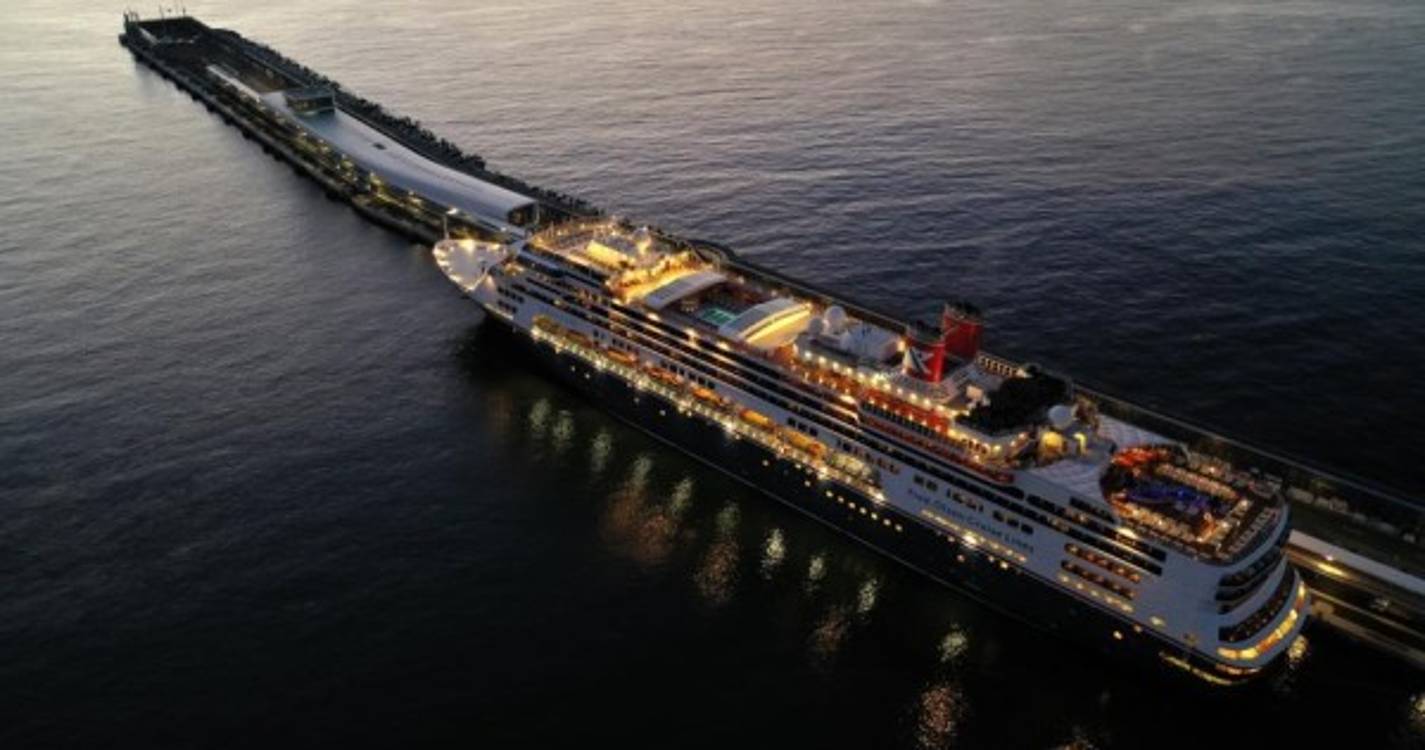 Região acordou hoje com mais um navio cruzeiro no Porto do Funchal (com fotos)