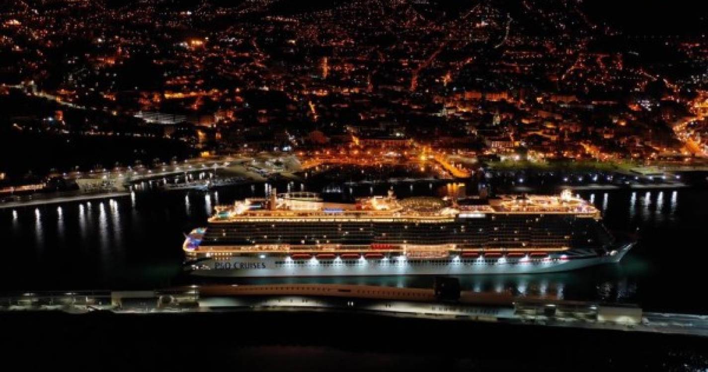 Gigantes dos mares ‘Iona’ e ‘Europa 2’ emolduram Porto do Funchal (com fotos)