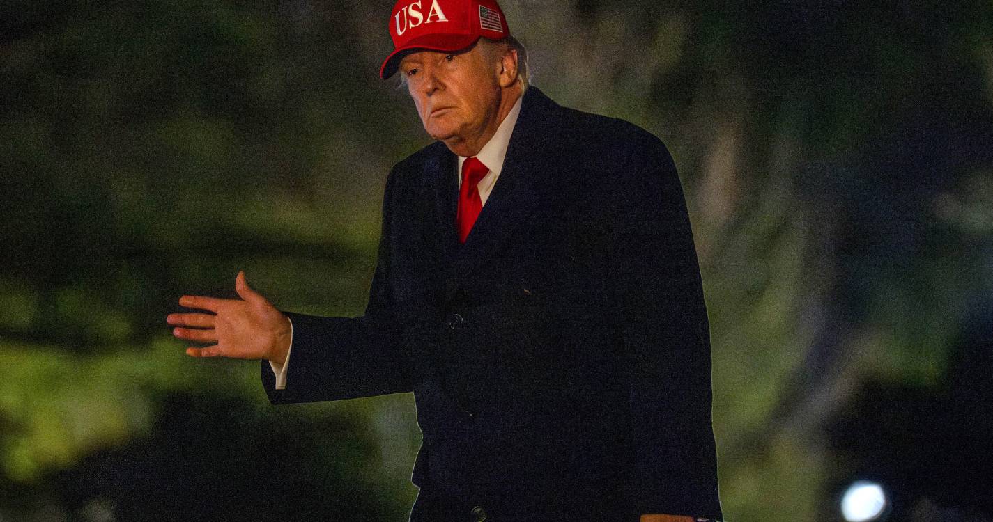 Irão: Trump ameaça eliminar qualquer navio iraniano que ignore bloqueio dos EUA em Ormuz