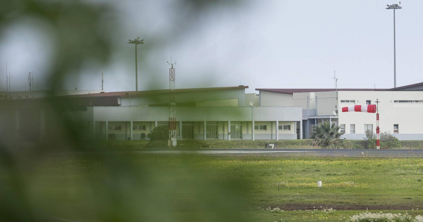 Rajadas de vento ultrapassam os 100km/h em três estações, incluindo o aeroporto