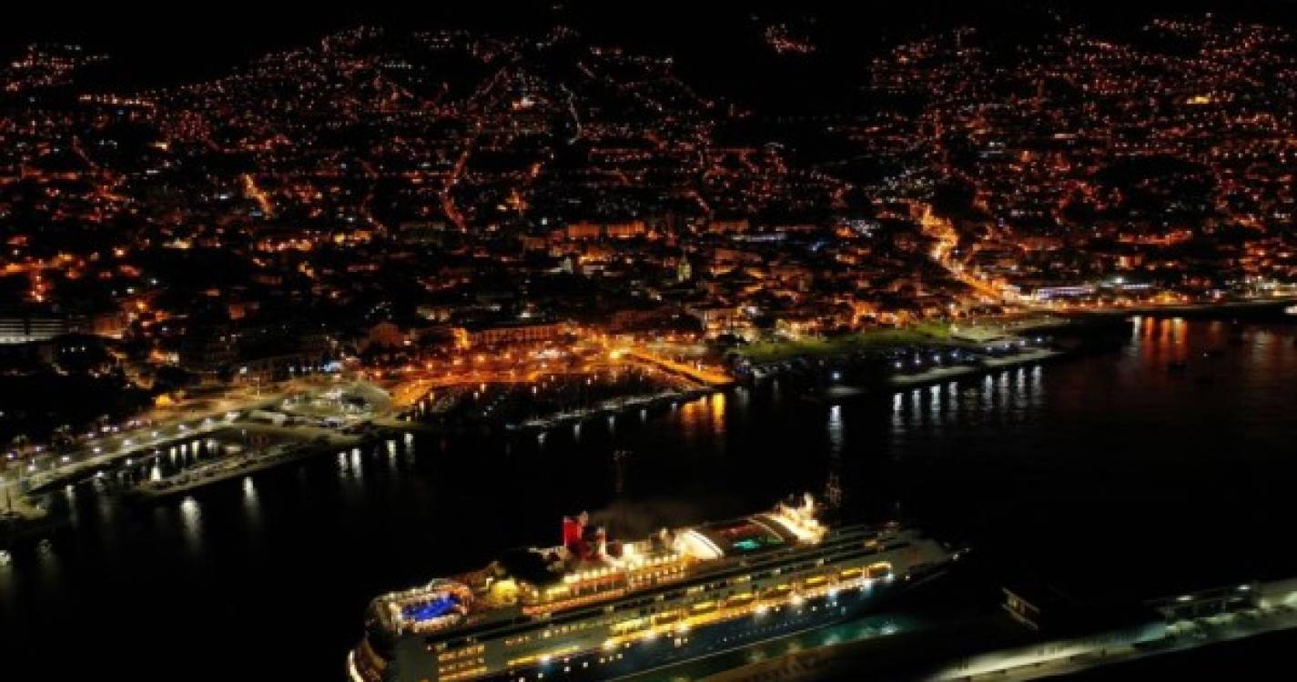 Região acordou hoje com mais um navio cruzeiro no Porto do Funchal (com fotos)