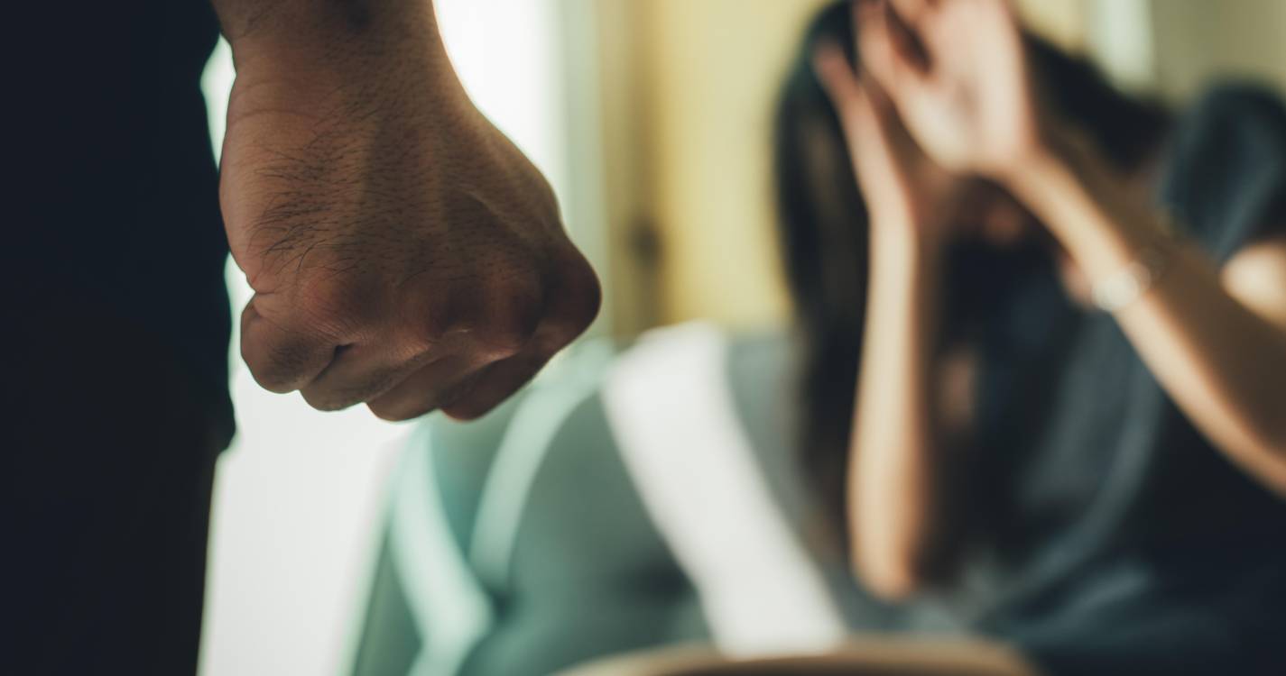 Cerca de 6.200 vítimas de violência doméstica têm teleassistência