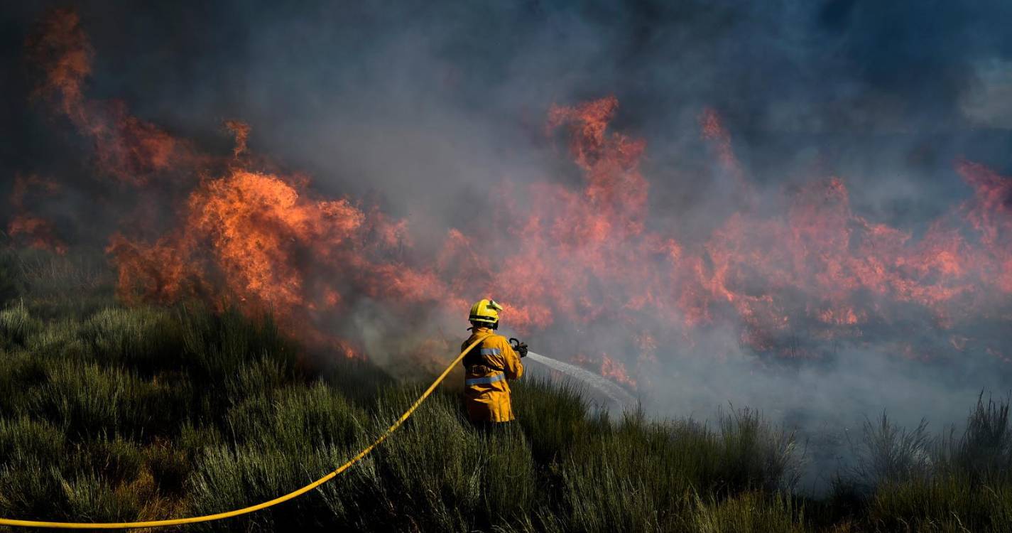 Incêndios: Perto de 1.900 operacionais combatem os cinco fogos mais preocupantes no país