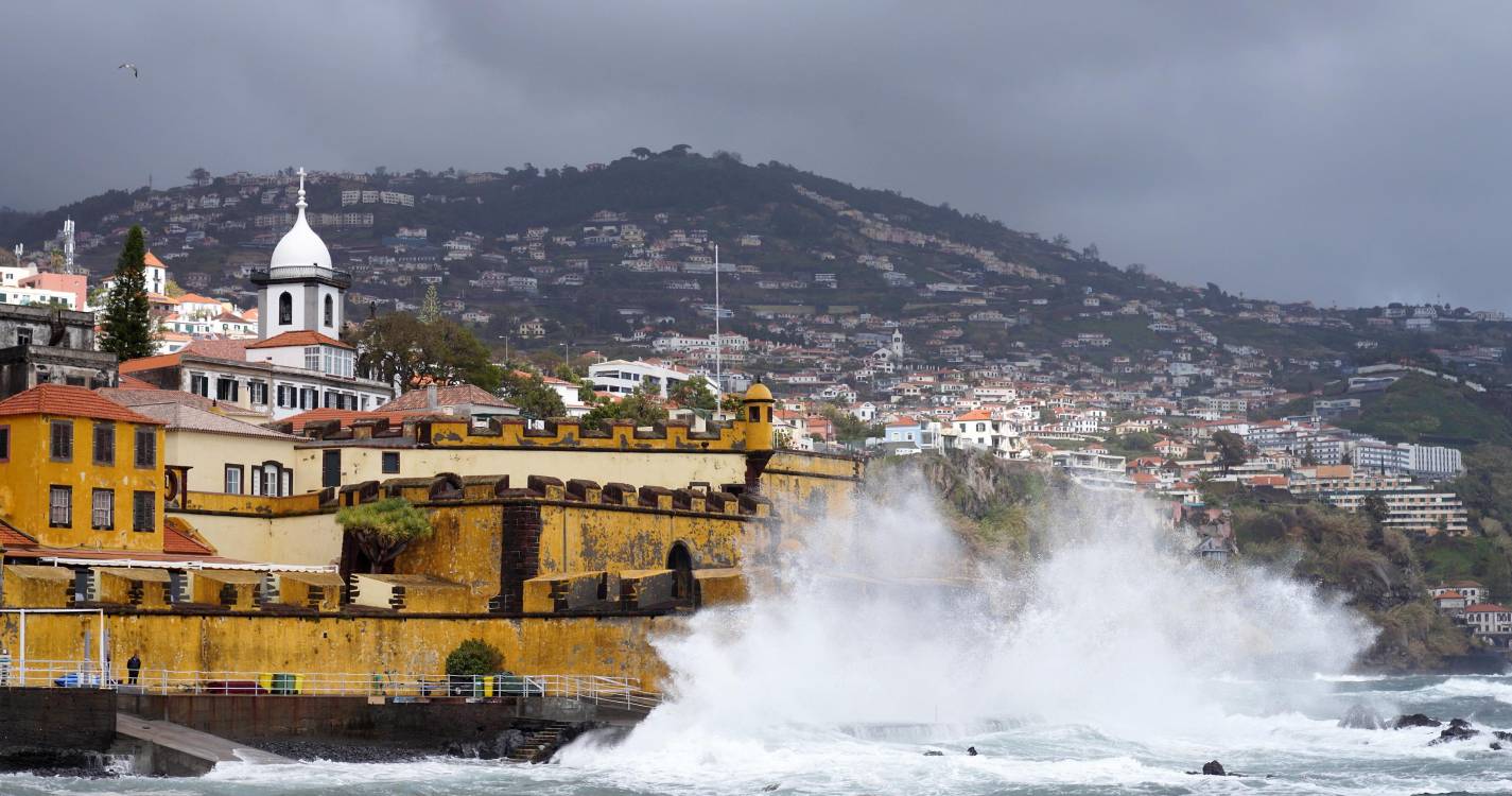 Capitania emite aviso de mau tempo até às 18 horas de terça-feira