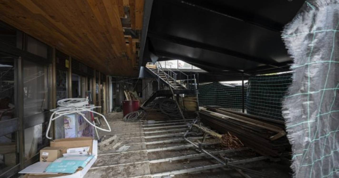 Veja como está a decorrer a demolição das estruturas da Marina do Funchal (com fotos)