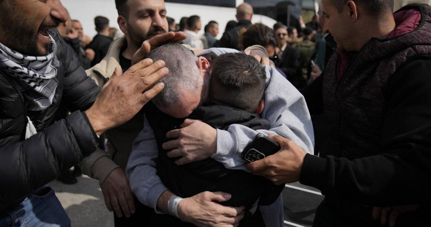 Israel liberta cinco prisioneiros palestinianos com “sintomas de fadiga, tortura e exaustão extrema”