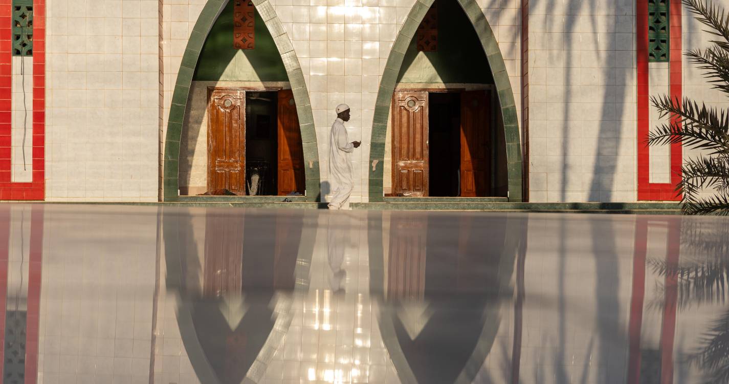 Marinha do Senegal encontra cadáver de bebé numa embarcação ilegal de imigrantes