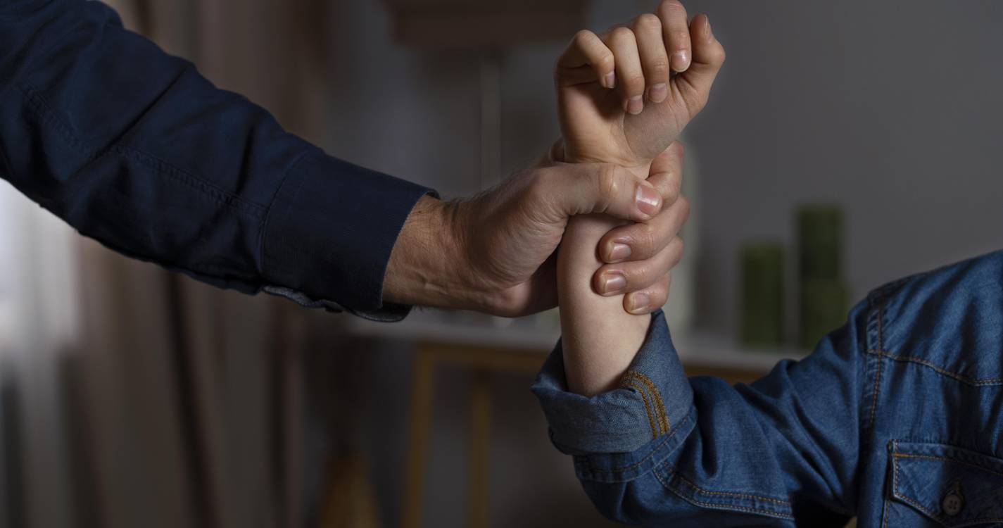 Mais de 2.800 pais pediram ajuda por violência dos filhos nos últimos três anos