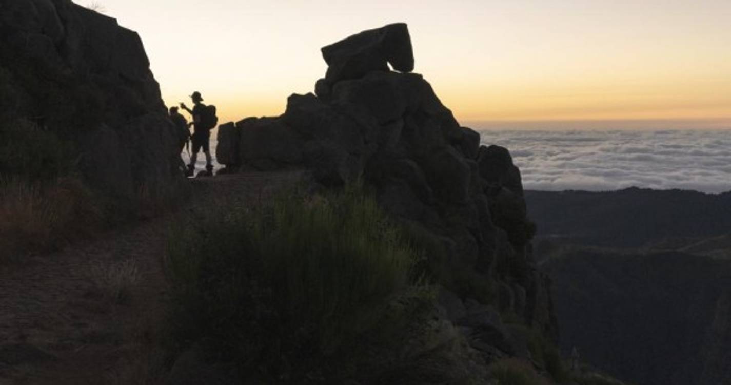 Nascer do sol acima das nuvens (com fotos)