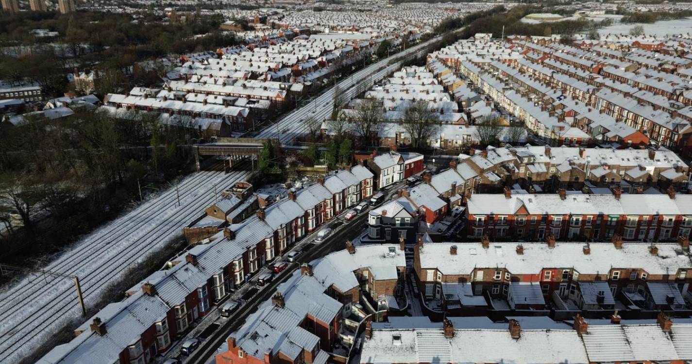 Mau tempo continua a afetar parte do Reino Unido com inundações e neve