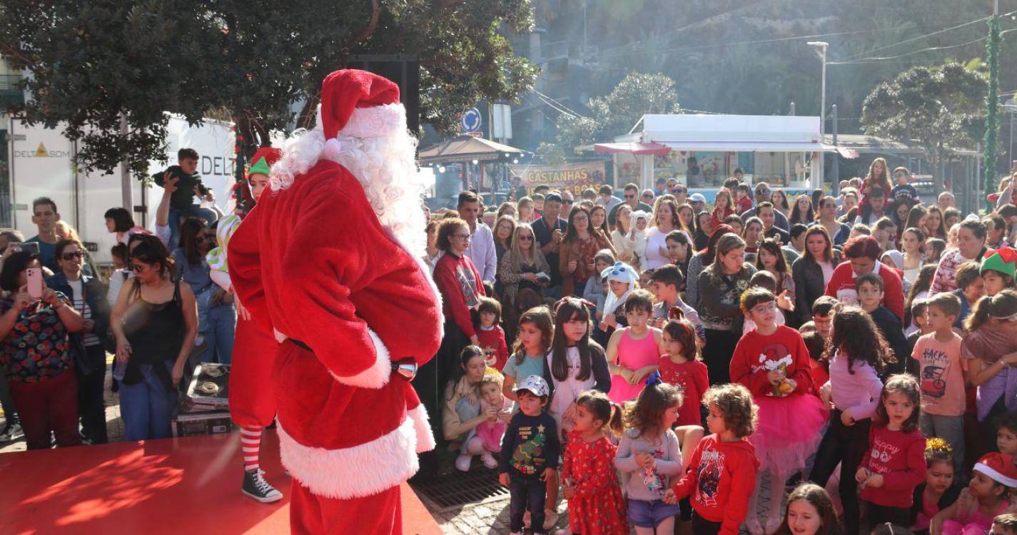 Pai Natal distribuiu prendas e alegria a dezenas de crianças na Ribeira Brava
