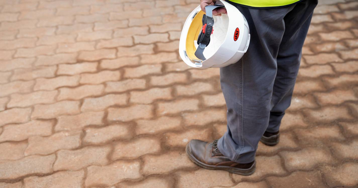 Trabalhador em estado crítico após queda de cinco andares numa obra na Ajuda