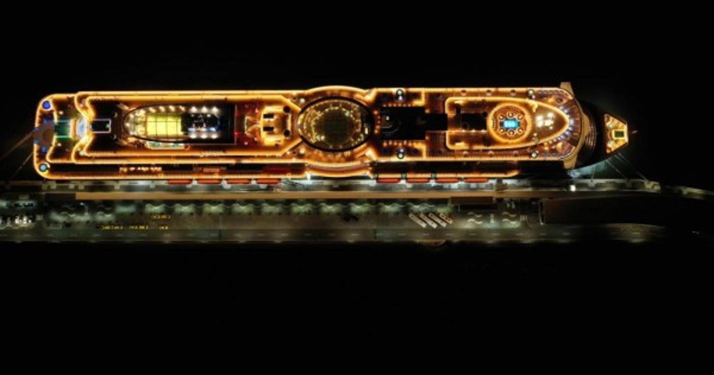 Gigantes dos mares ‘Iona’ e ‘Europa 2’ emolduram Porto do Funchal (com fotos)