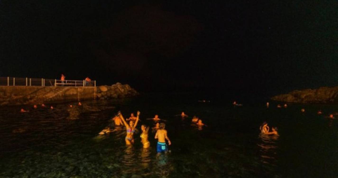 Enchente na praia dos Reis Magos para a noite de São João. Veja as imagens