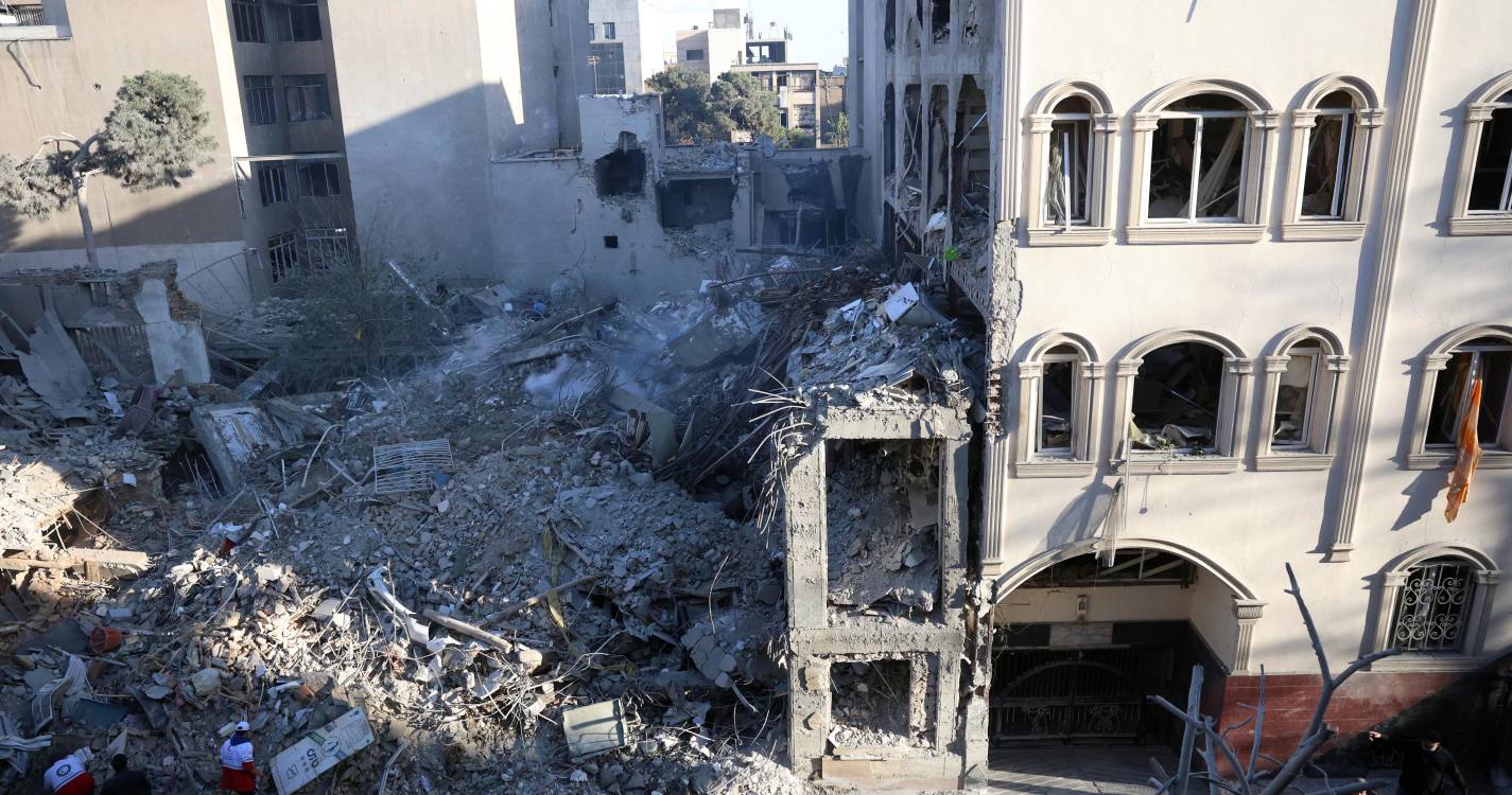 Irão: Israel lamenta “danos colaterais” a uma sinagoga em ataque a Teerão