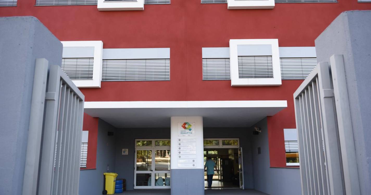 Albuquerque em entrega de diplomas na Escola Francisco Fernandes