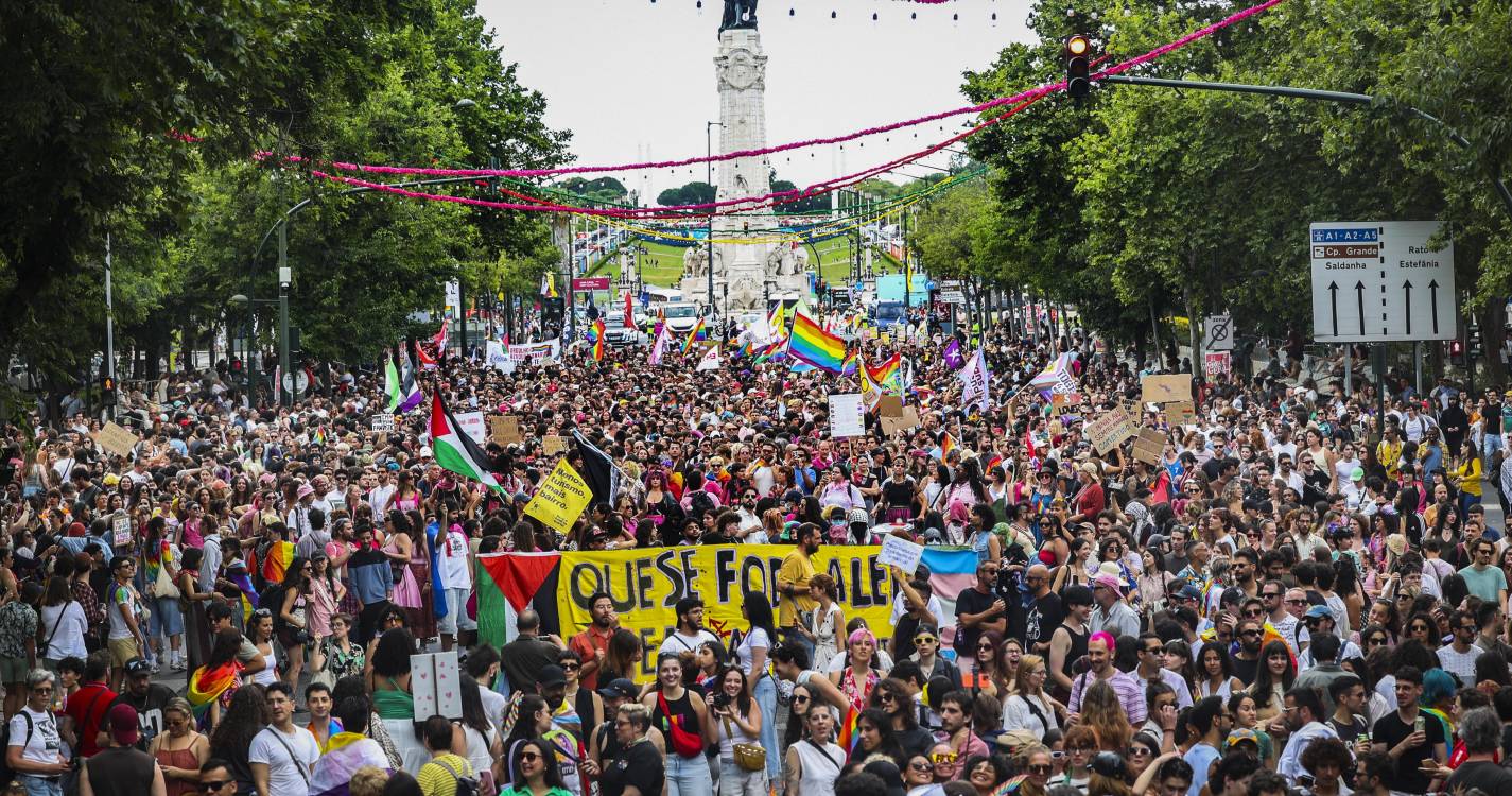 Milhares de pessoas marcham em Lisboa pelos direitos LGBTI+ e contra retrocessos