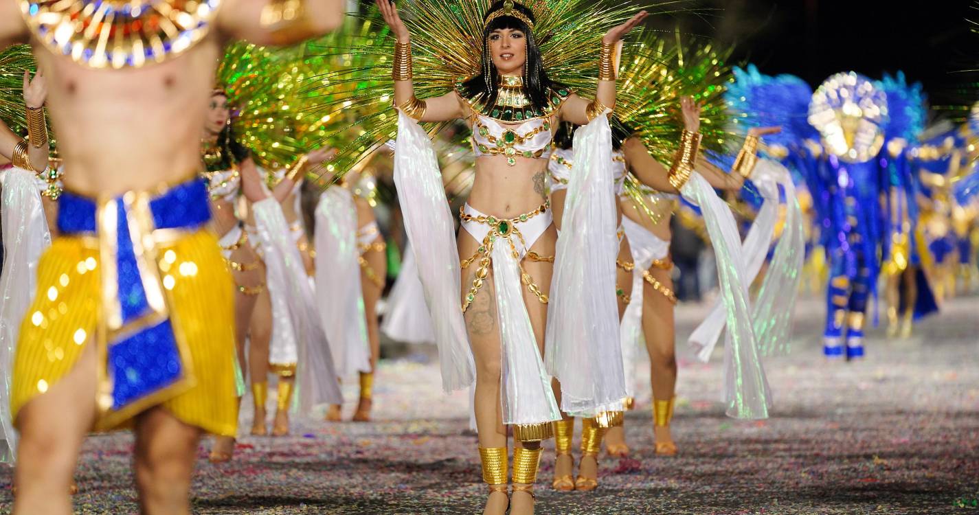 Veja como foi o Carnaval na Avenida cheia de cor e brilho