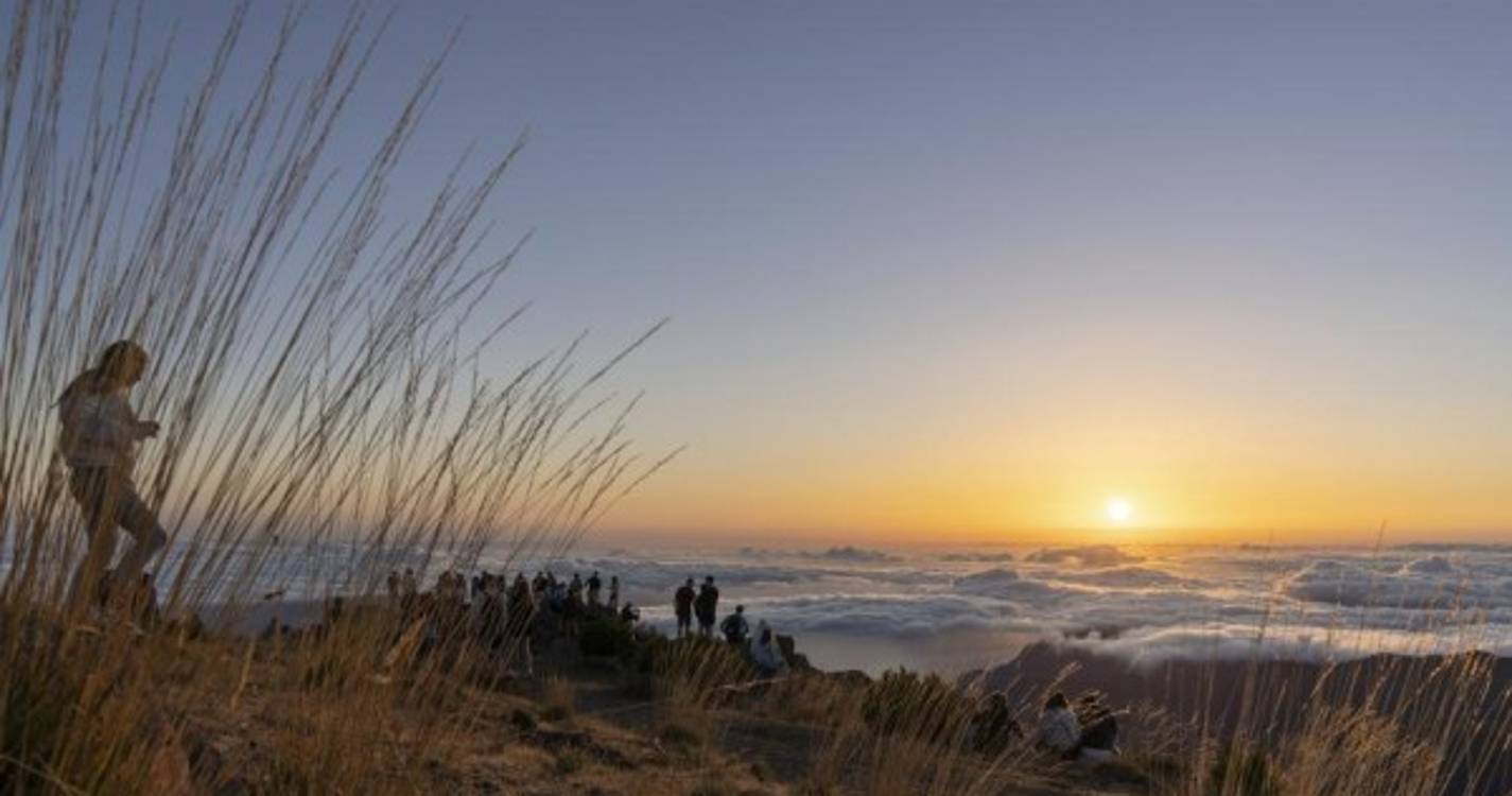 Nascer do sol acima das nuvens (com fotos)