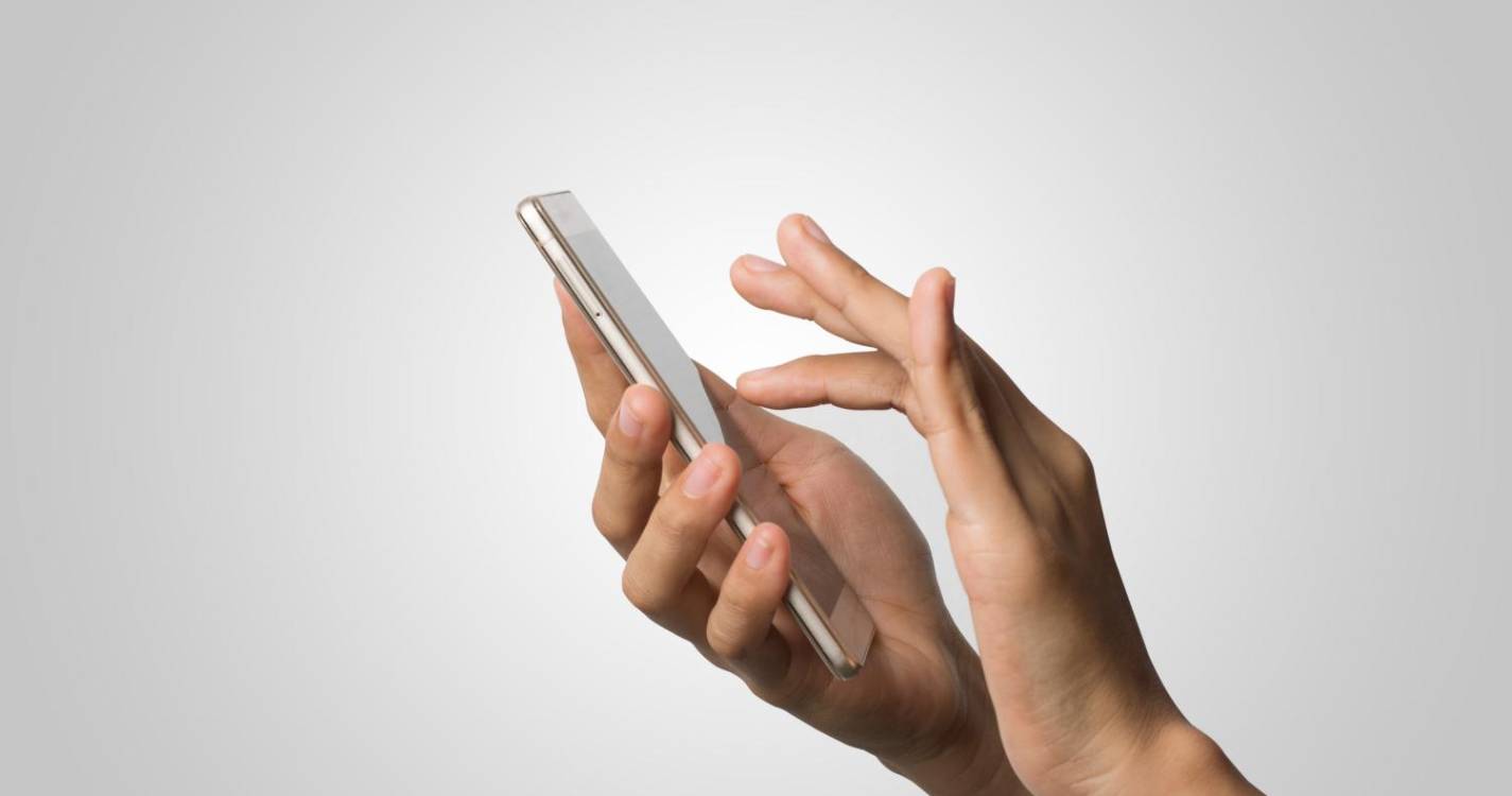 Estudo alerta para potencial de dependência “muito grande” do WhatsApp