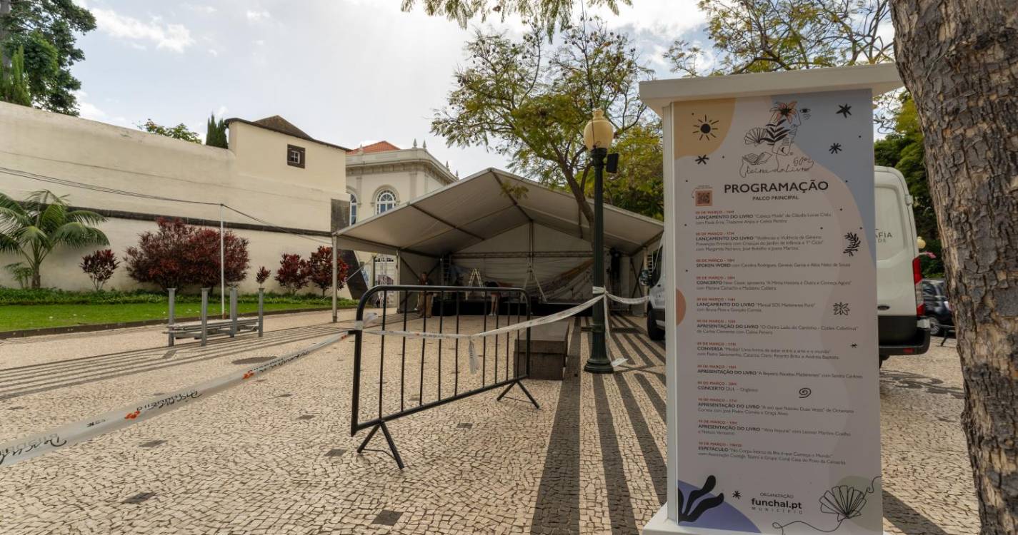 Funchal ultima preparativos para a abertura da 50.ª Feira do Livro (com fotos)
