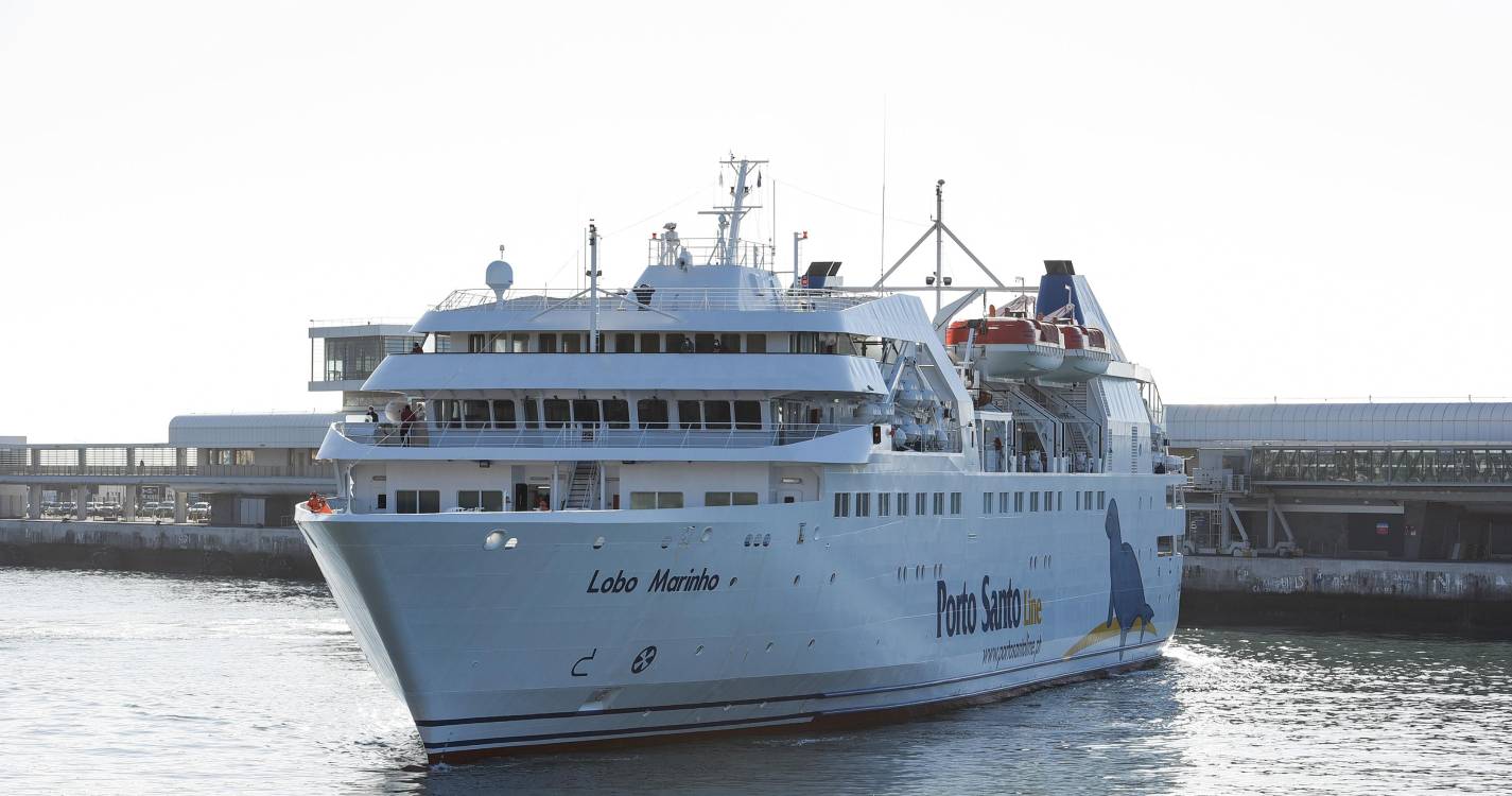 Lobo Marinho faz viagens extraordinárias