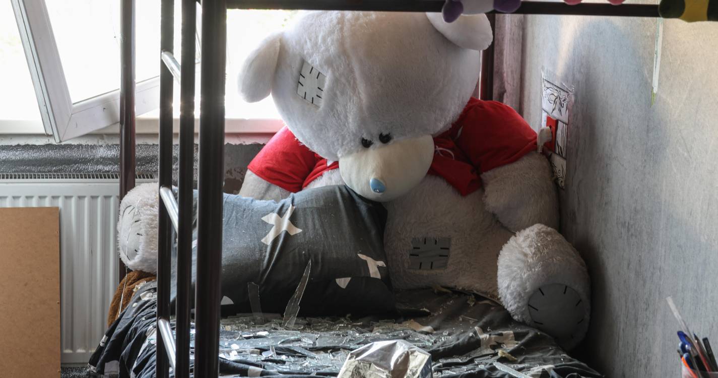 Ucrânia: Quatro mortos em ataque russo causam medo e destruição em Kiev