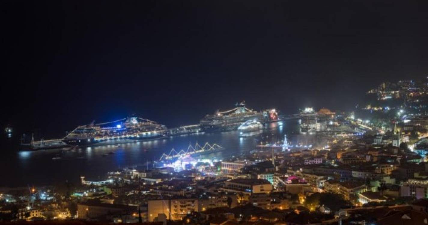15 fotos ilustram beleza do fogo de artifício da Madeira