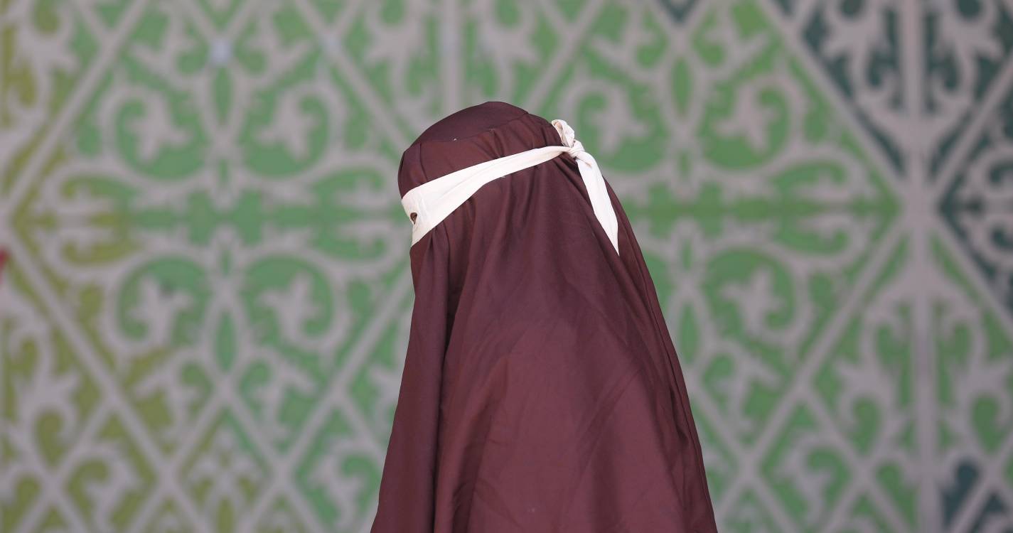 Casal indonésio açoitado 140 vezes por ter relações sexuais fora do casamento