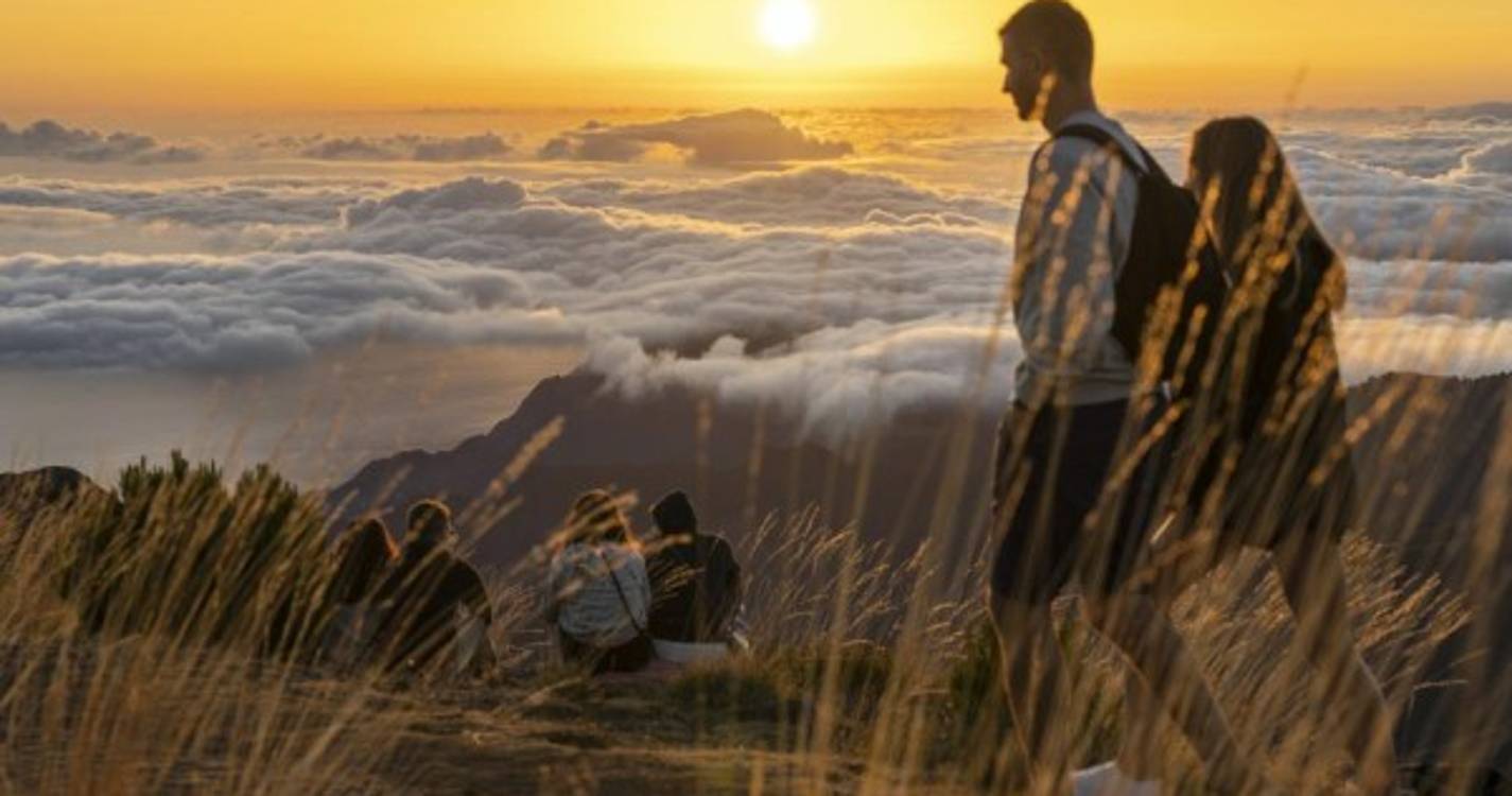 Nascer do sol acima das nuvens (com fotos)