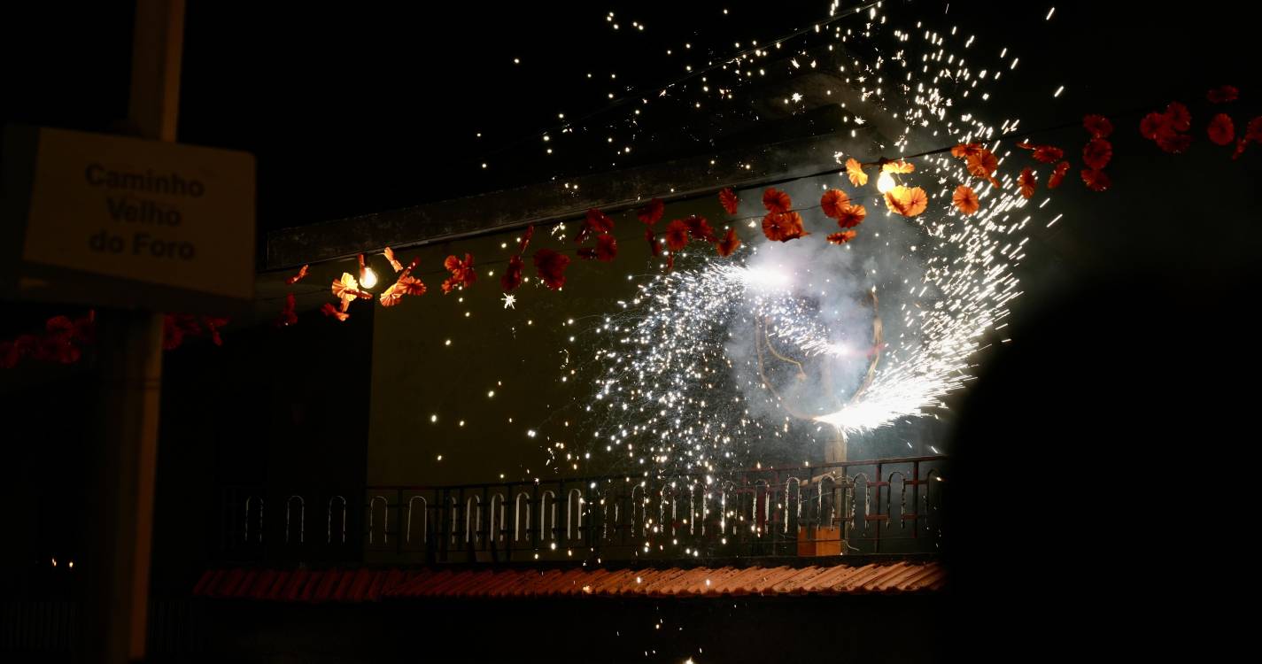 Perdidos e Achados: Fôro queima ‘o velho e a velha’ para comemorar o Pão-por-Deus (com fotos)