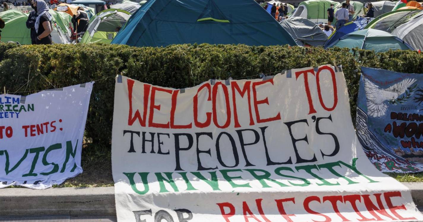 Médio Oriente: Universidade de Columbia pede a estudantes que abandonem protesto