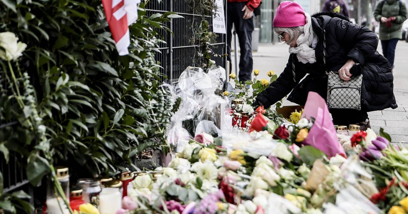 Criança de dois anos e a mãe morrem na sequência do ataque com carro em Munique