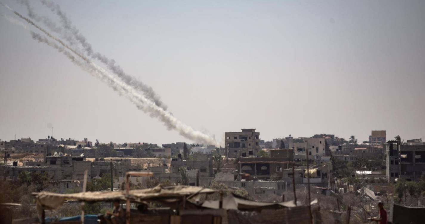 Médio Oriente: Ataque com ‘rockets’ atinge base com tropas dos EUA no Iraque