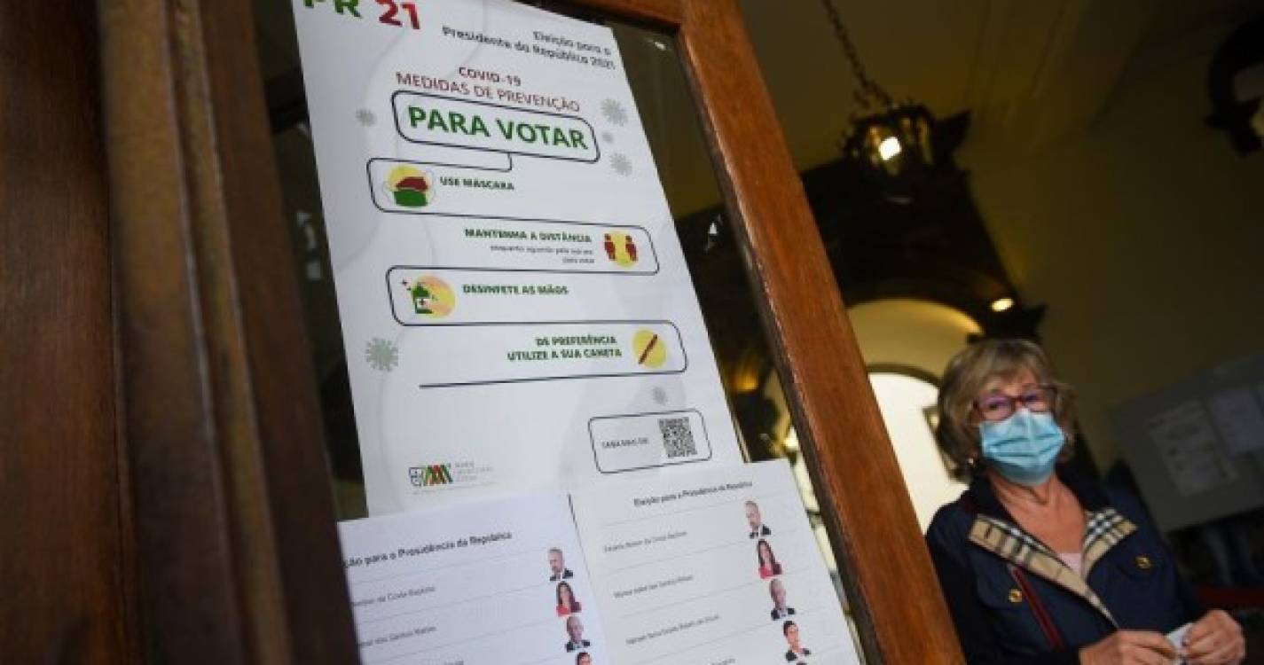 Imagens mostram como foi votar nas eleições em plena pandemia na Madeira (fotogaleria)