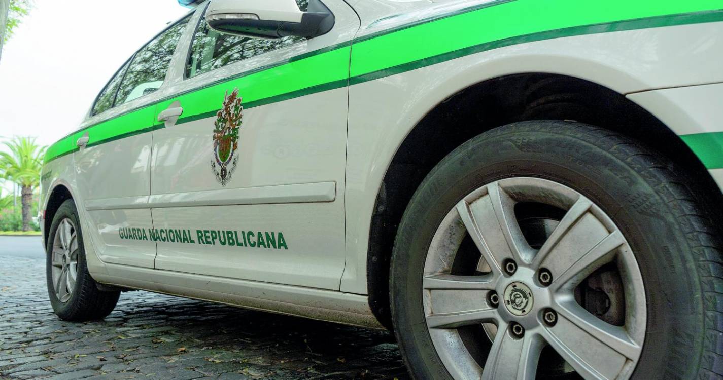 Veículo entra em café, atropela cinco pessoas e provoca seis feridos em Monforte