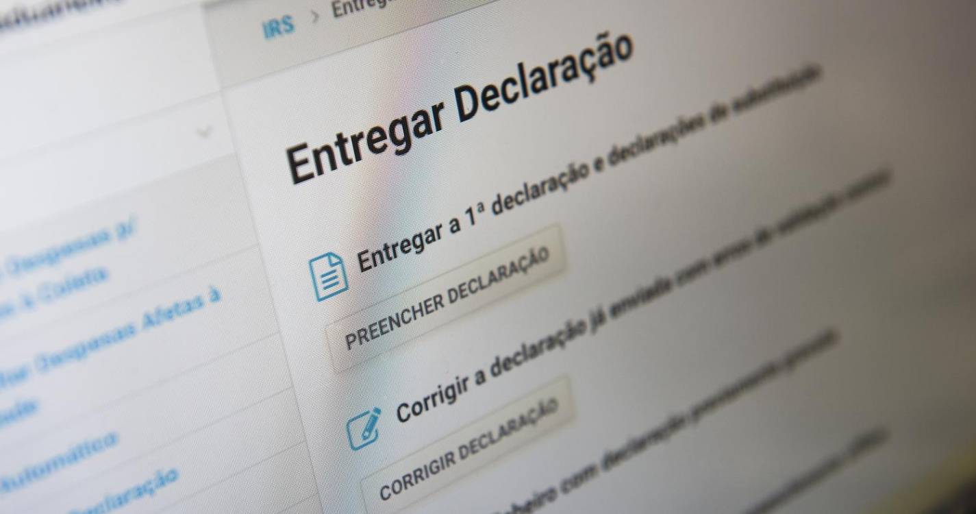 Governo reduz mais do que previa IRS em dois escalões para acomodar valores em vigor