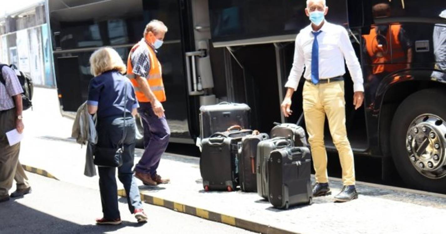 Passageiros já embarcam no World Voyager (fotos)