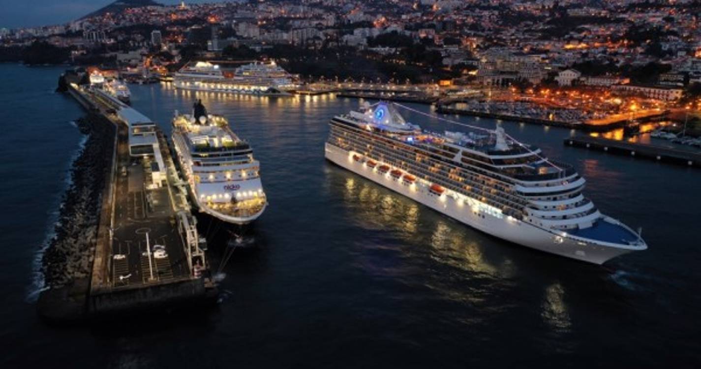 Amanhecer de segunda-feira com casa cheia no Porto do Funchal. Veja as imagens