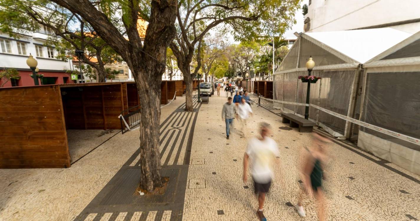 Funchal ultima preparativos para a abertura da 50.ª Feira do Livro (com fotos)