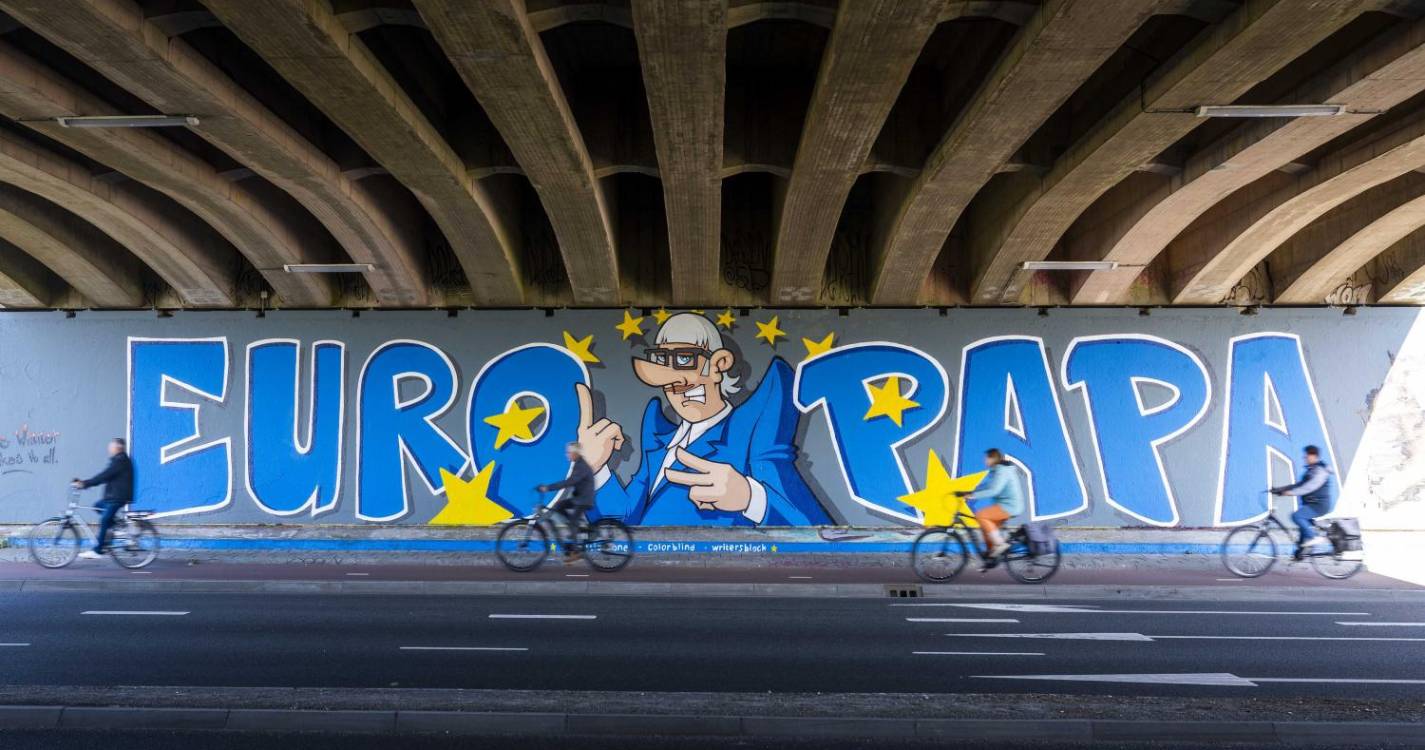 Comissão Europeia critica proibição da bandeira da UE na final da Eurovisão