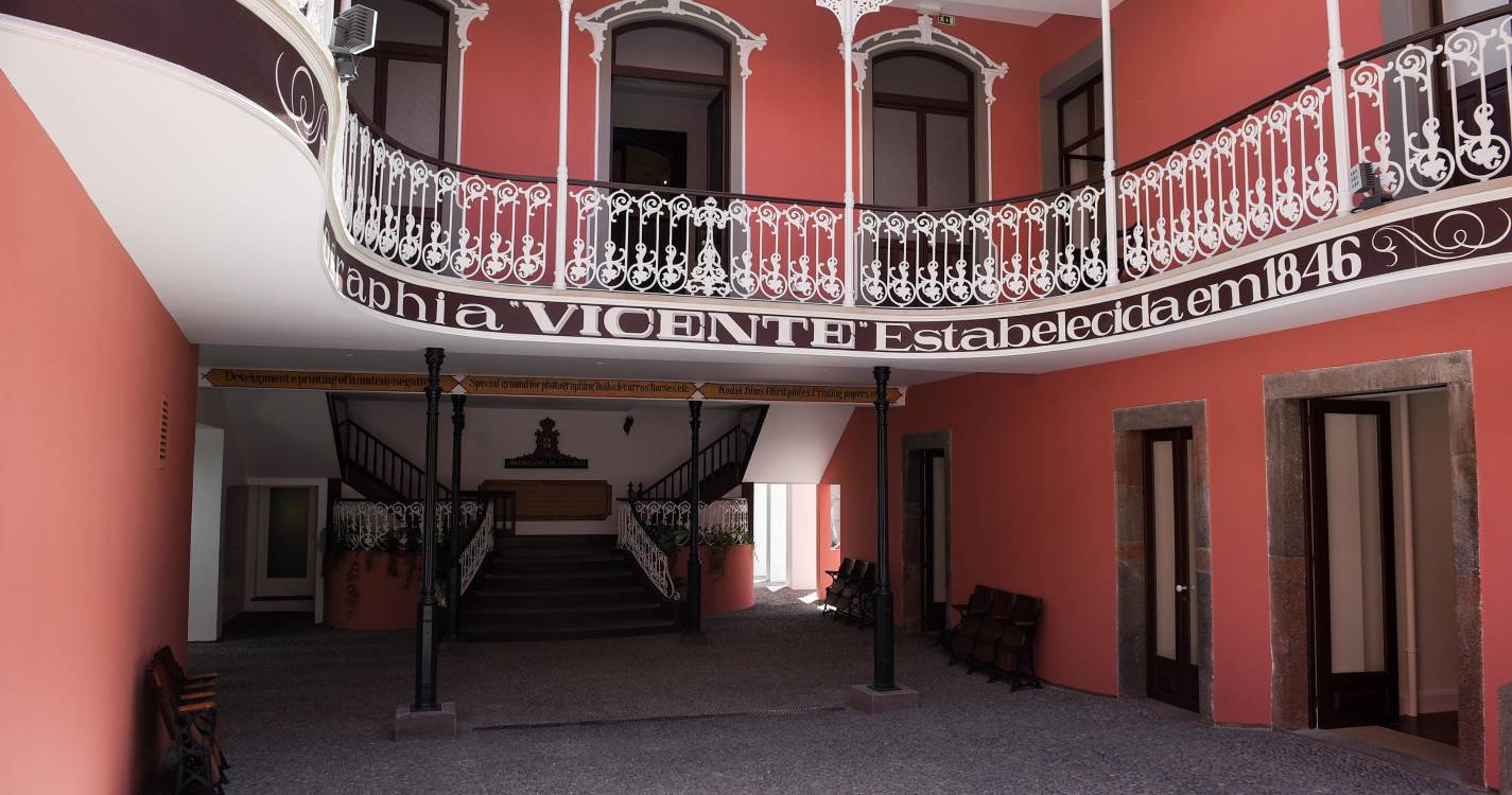 Turismo, Mercado de Usados e cultura marcam esta quarta-feira