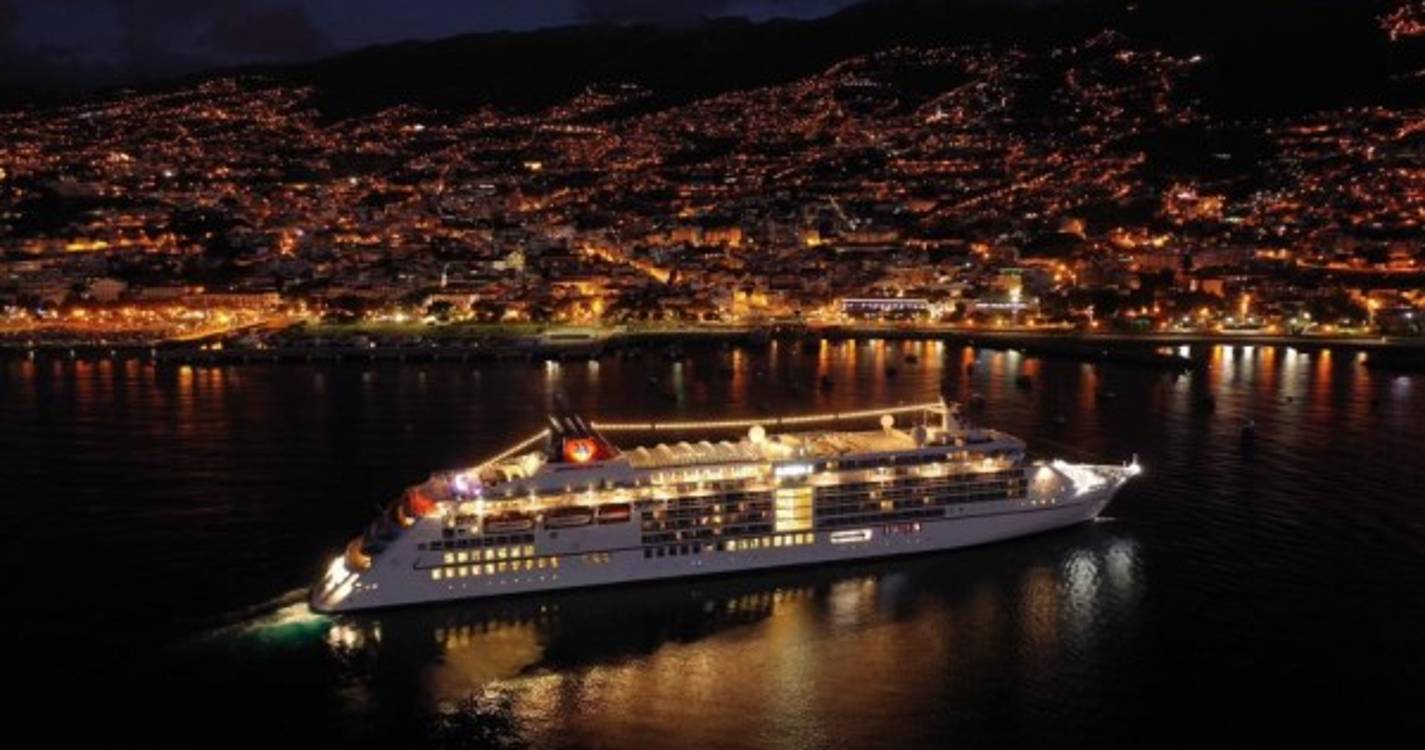 Gigantes dos mares ‘Iona’ e ‘Europa 2’ emolduram Porto do Funchal (com fotos)