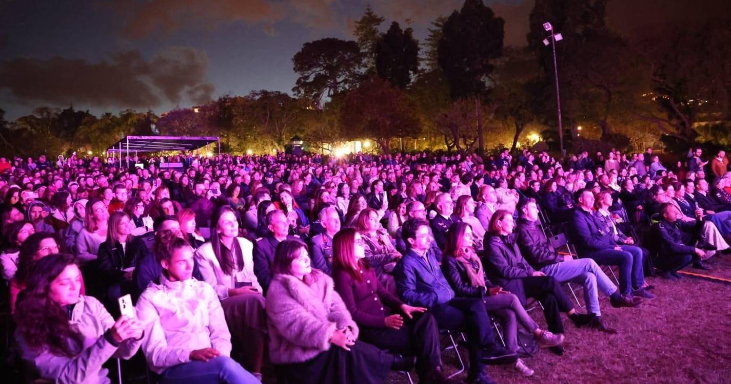 Aurea faz esquecer a chuva e aquece Parque de Santa Catarina