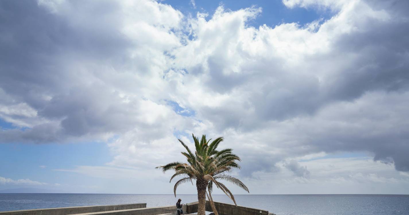 Céu nublado e temperaturas amenas