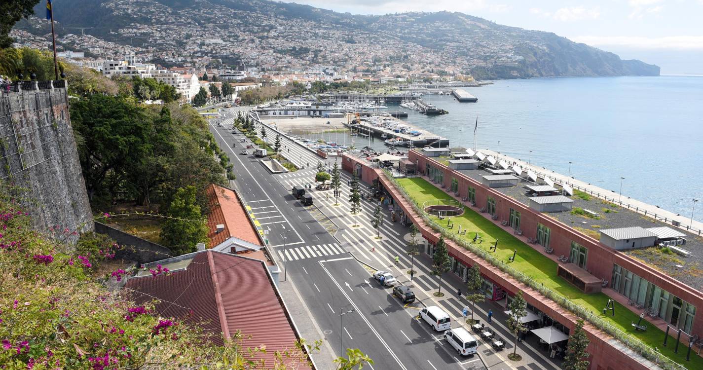 Homem atingido por mota na Avenida Francisco Sá Carneiro