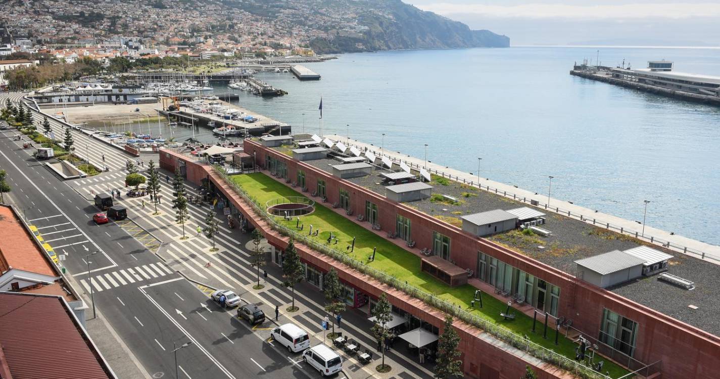 Interrupção temporária à circulação rodoviária e pedonal na Avenida Sá Carneiro